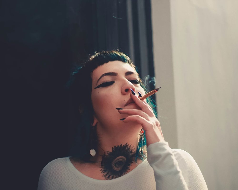 Курение для женщин опасно аневризмой мозга