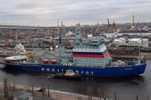 “Росатом” получит ледокол “Арктика” с одним неисправным двигателем