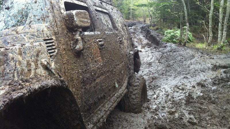 Чем круче джип, тем дальше идти за трактором!