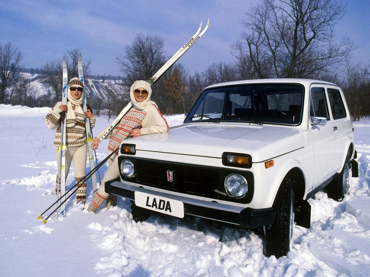 Девушки в рекламе советского автопрома (ФОТО)