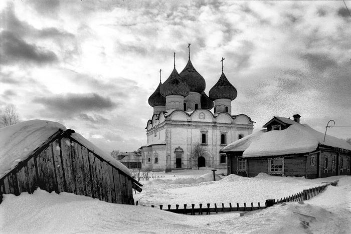 Воскресенский храм в Каргополе. 1990-е.Фото: Уильям Брумфилд