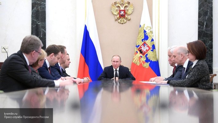 Путин 16 января встретится с членами кабмина и проведет совещание