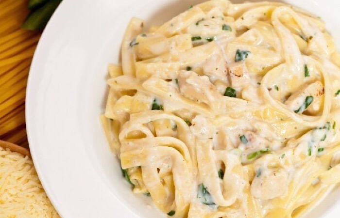 Бесподобная паста с курицей в сырном соусе