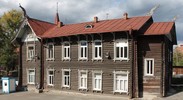 Дом с драконами. /Фото: tonkosti.ru Для кого строили кружевные дома с драконами, жар-птицами, свитками: Деревянное зодчество Томска
