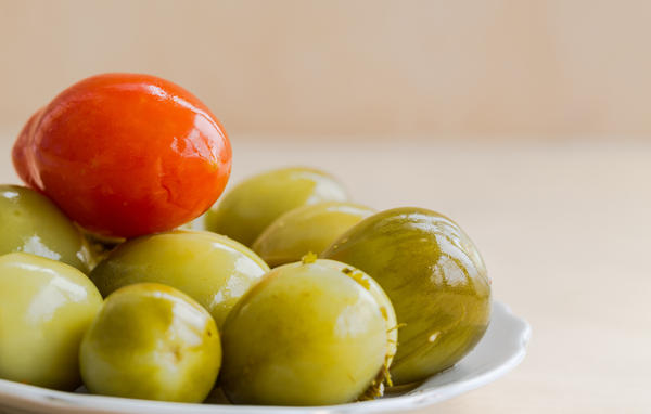 Из зеленых томатов получаются вкусные заготовки на зиму Из зеленых томатов получаются вкусные заготовки на зиму
