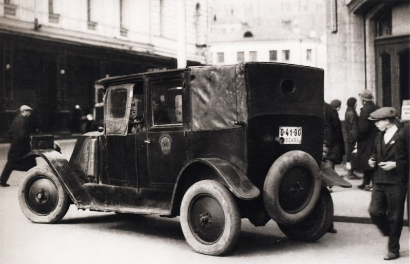 Фото нач. 1930-х гг. Автомобиль такси фирмы Рено у Большого театра. Фото нач. 1930-х гг. Автомобиль такси фирмы Рено у Большого театра. москва, московское такси, ретро фото, такси