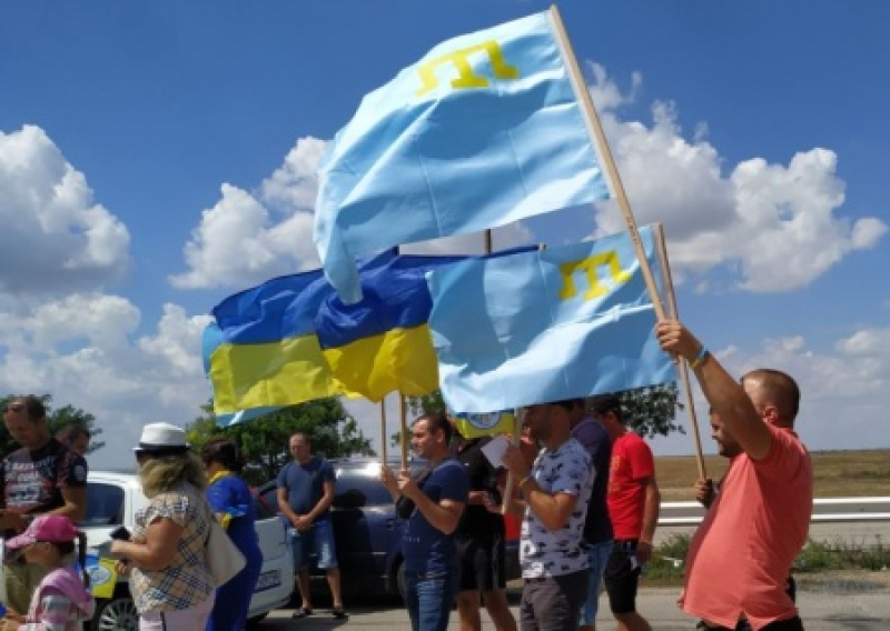 Украинские байкеры-знаменосцы побоялись выехать на крымскую «нейтралку»