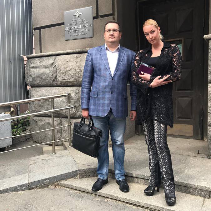 Волочкова призналась в романе с обокравшим ее водителем Волочкова призналась в романе с обокравшим ее водителем