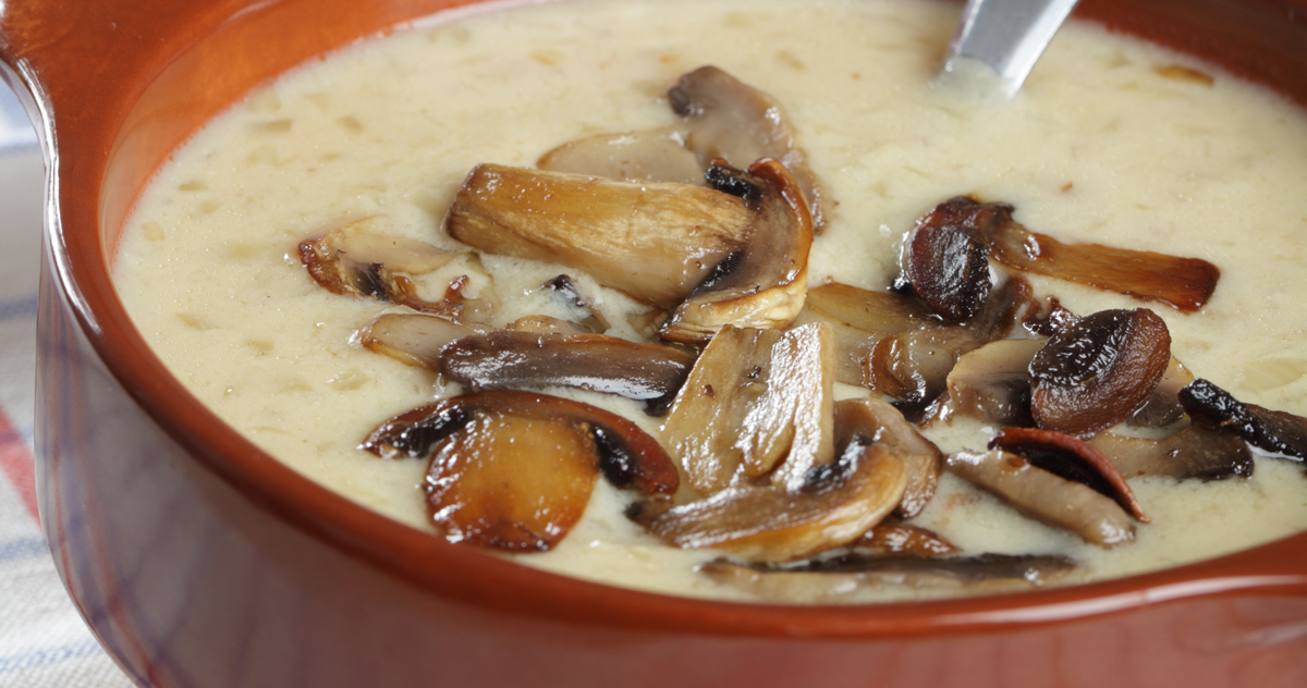 Пошаговый рецепт простого сырного супа с шампиньонами