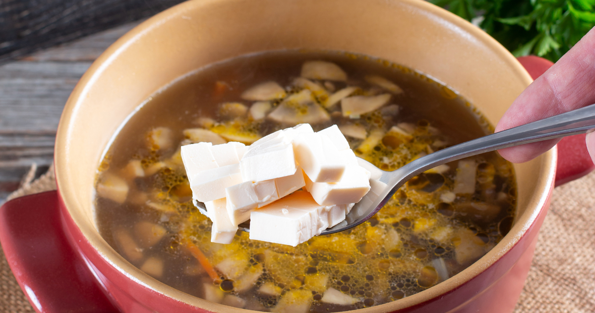 Пошаговый рецепт простого сырного супа с шампиньонами