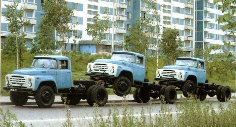 Перегон шасси ЗИЛ, Москва, конец 1980-х годов. ЛАЗ, СССР, авто, автобус, автомобили, зил, лиаз, советский автопром