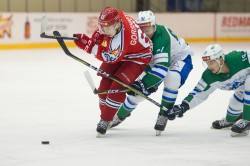 Хоккеисты «Ижстали» в последнем матче уходящего года уступили ХК «Нефтяник»
