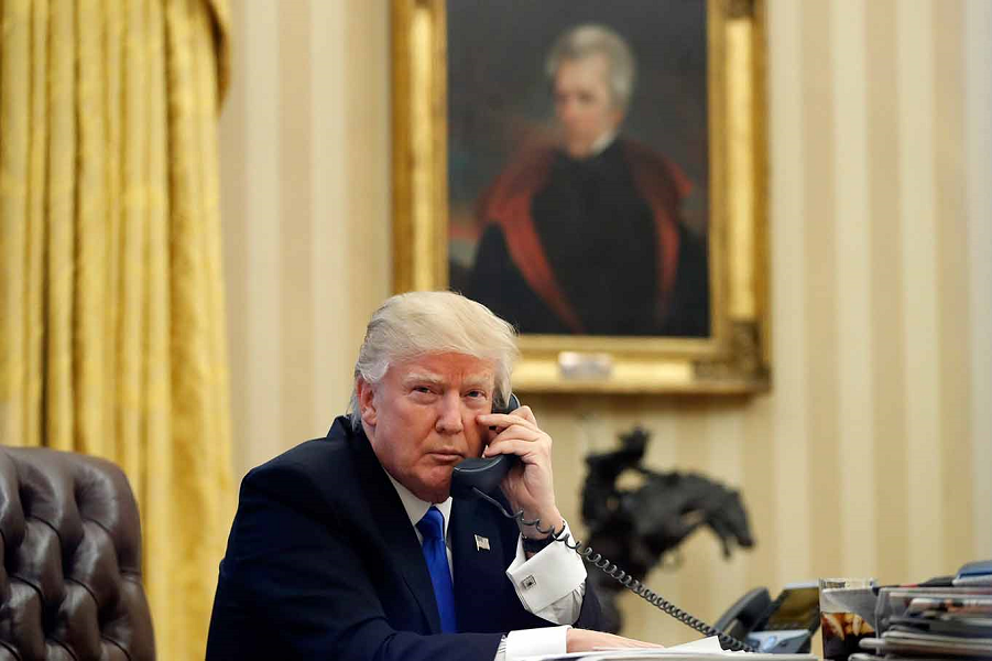 Трамп во время переговоров.png Трамп во время переговоров.png