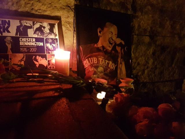Спи спокойно, Честер: в Тамбове фанаты Linkin Park устроили вечер памяти погибшего вокалиста