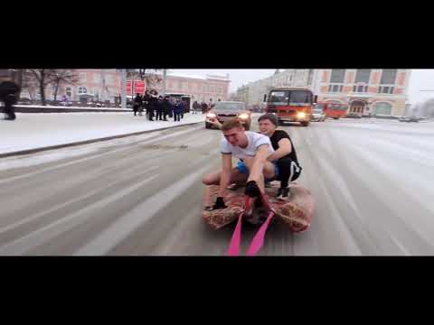 Автолюбитель из Нижнего Новгорода прокатил друзей на ковре