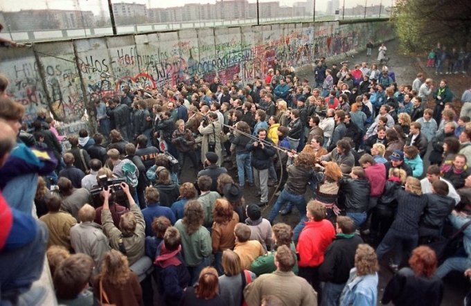 "Двенадцатый патрон я оставляю себе..." "Двенадцатый патрон я оставляю себе..."