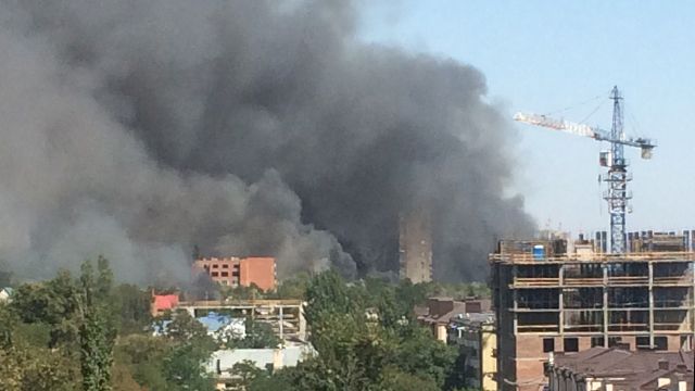 Взрыв газовых баллонов стал причиной крупного пожара в Ростове