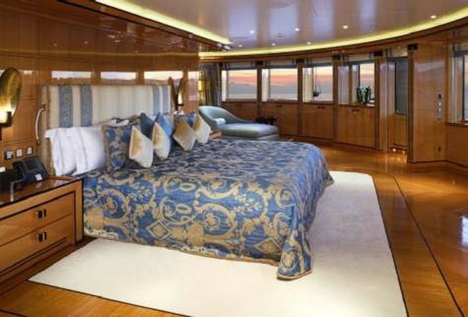 Супер-яхта Dilbar в Саутгемптоне – зрелище на $650 млн Гордость за Россию! Супер-яхта Dilbar в Саутгемптоне, принадлежащая российскому миллиардеру Усманову – зрелище на $650 млн