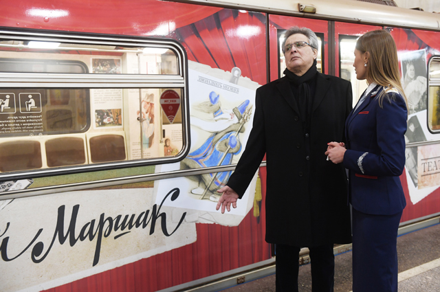 Внук писателя Самуила Маршака, поэт и переводчик Александр Маршак на церемонии запуска тематического поезда
