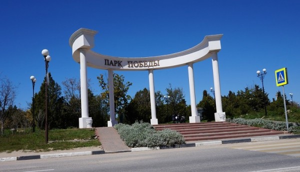 Севастопольцы и правительство строят парк