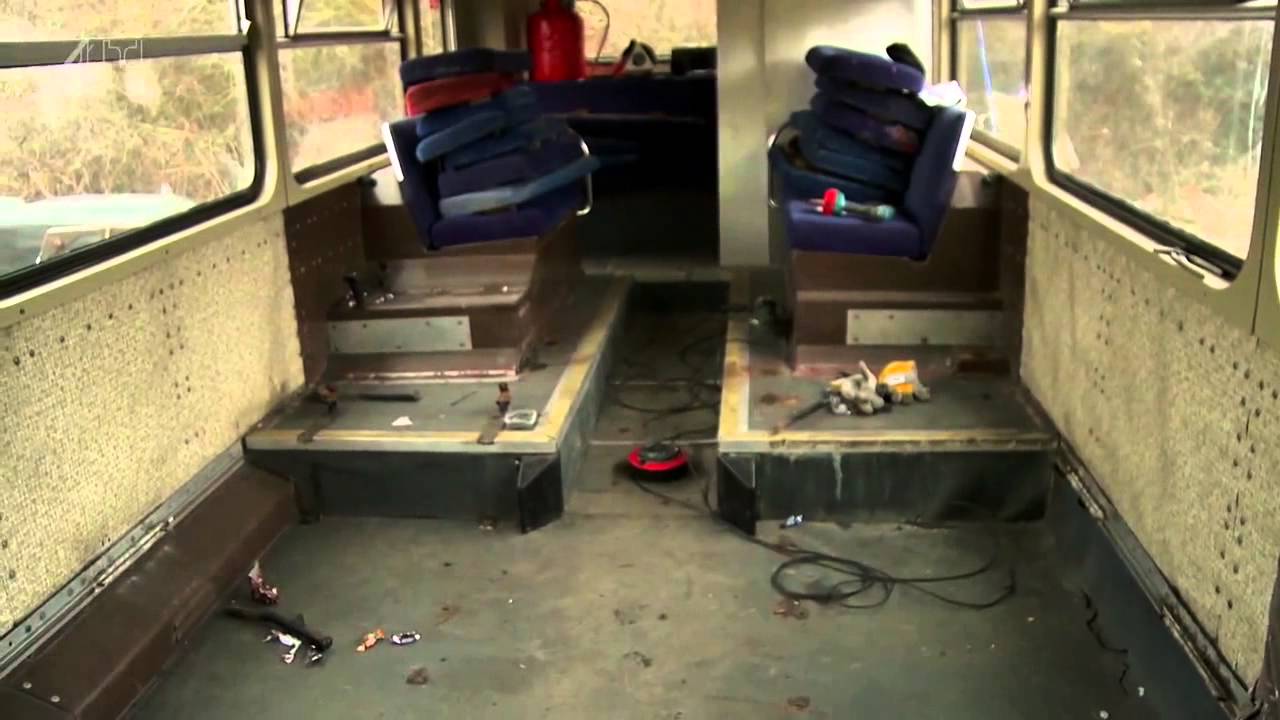 Плотник купил старый двухэтажный автобус и превратил его в потрясающий передвижной дом