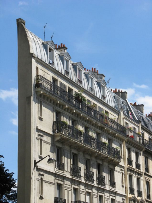 Самое «обрезанное» здание Парижа – Skinny Haussmann Building (Франция). | Фото: pinterest.com. Дома-«картонки», или Зачем строили плоские здания, и как достигается такая оптическая иллюзия