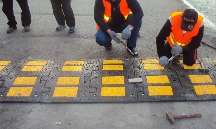 «Лежачие полицейские» дополнительно установили возле школ СВАО