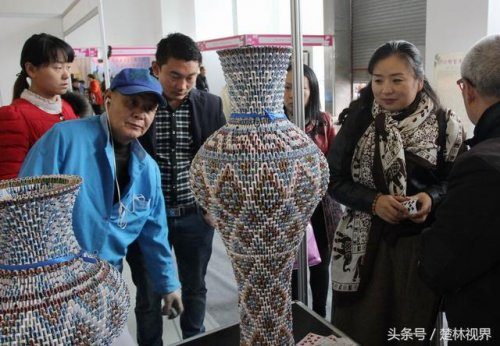Китайские вазы из игральных карт, чего только не придумают... Китайские вазы из игральных карт, чего только не придумают...