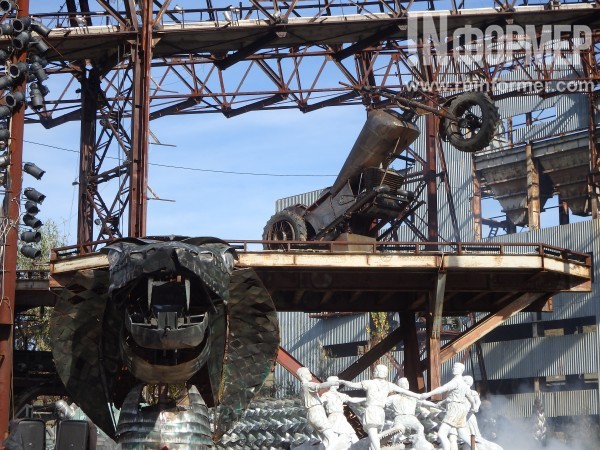 Фоторепортаж: «Хирург» показал севастопольским детям волшебный парад Фоторепортаж: «Хирург» показал севастопольским детям волшебный парад