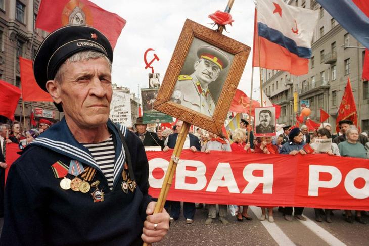 Как выглядела Россия в первые 10 лет после развала СССР Как выглядела Россия в первые 10 лет после развала СССР