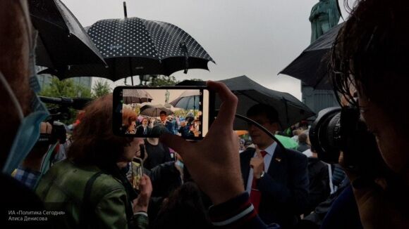 Полиция задержала маргиналов на незаконном митинге в Москве Полиция задержала маргиналов на незаконном митинге в Москве