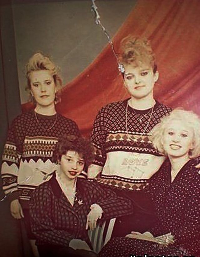 Это были лихие 90-е, мы одевались как могли) Это были лихие 90-е, мы одевались как могли)