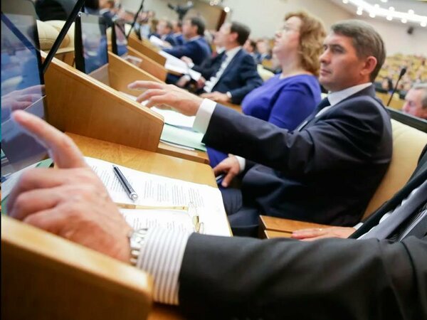 Пока Медведев льет мед с экранов ↯ Госдума в первом чтении приняла закон на обложение дачников и сельских граждан новым налогом Пока Медведев льет мед с экранов ↯ Госдума в первом чтении приняла закон на обложение дачников и сельских граждан новым налогом