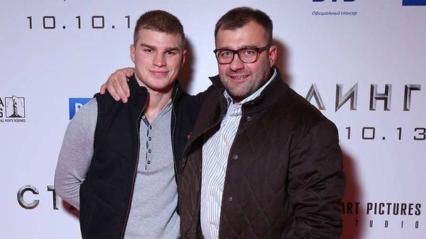 Вот так красавчик! Внешность старшего сына Пореченкова взбудоражила Сеть! Вот так красавчик! Внешность старшего сына Пореченкова взбудоражила Сеть!