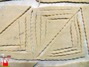 Хрустящее песочное печенье с яблочно-ореховой начинкой. Хрустящее песочное печенье с яблочно-ореховой начинкой.