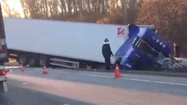 Видео: смертельное ДТП с фурами произошло в Подмосковье