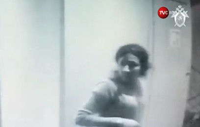 Опубликовано видео из подъезда дома, в котором сестры Хачатурян убили отца Опубликовано видео из подъезда дома, в котором сестры Хачатурян убили отца