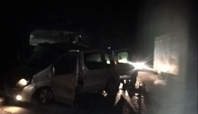 5 человек погибли в результате ДТП с микроавтобусом и фурой в Чувашии