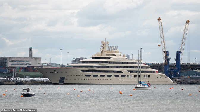 Супер-яхта Dilbar в Саутгемптоне – зрелище на $650 млн Гордость за Россию! Супер-яхта Dilbar в Саутгемптоне, принадлежащая российскому миллиардеру Усманову – зрелище на $650 млн