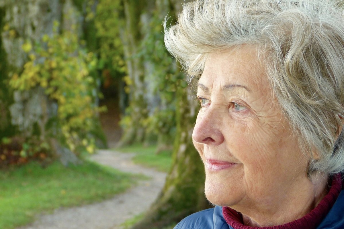 Люди, у которых кружится голова при вставании, могут иметь более высокий риск деменции