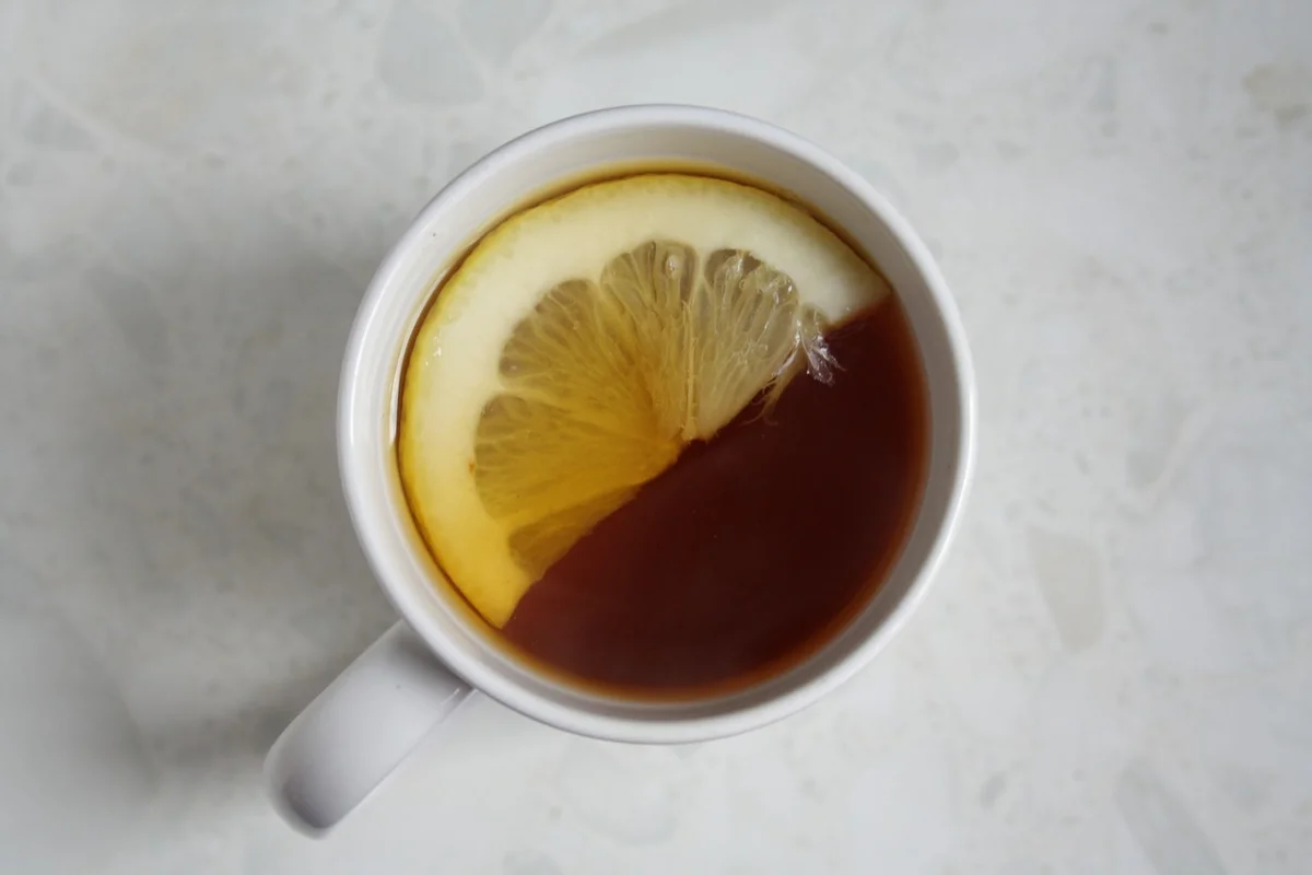 Почему чай (заваренный в кипяченой воде) не стоит разбавлять водой сырой. Спойлер: не из-за бактерий