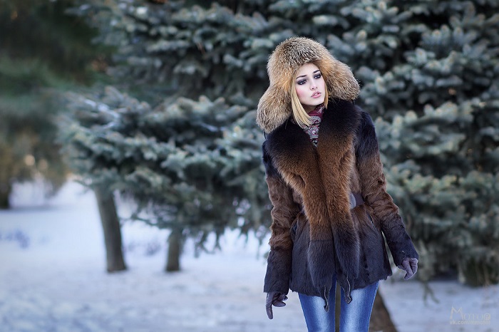 Меховая шапка в комплекте с шубой - это перебор. / Фото: Moya-shubka.ru Меховая шапка в комплекте с шубой - это перебор. / Фото: Moya-shubka.ru