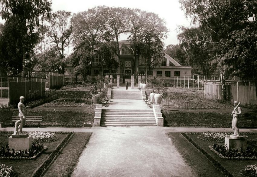 Античные статуи и фонтаны: каким предстал Петровский парк на старых фотографиях