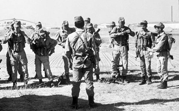 Как 23 спецназовца ГРУ уничтожили 372 моджахеда из «Черного аиста» Как 23 спецназовца ГРУ уничтожили 372 моджахеда из «Черного аиста»