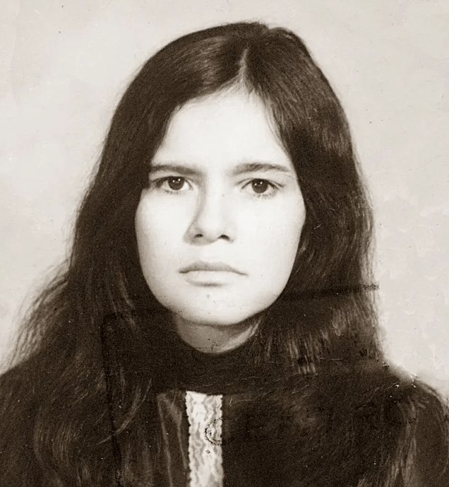 Женщине пришлось жить в лесу с обезьянами 10 лет