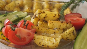 Фото к рецепту: Картофель запеченный в духовке. Очень Вкусный Картофельный Гарнир! Фото к рецепту: Картофель запеченный в духовке. Очень Вкусный Картофельный Гарнир!
