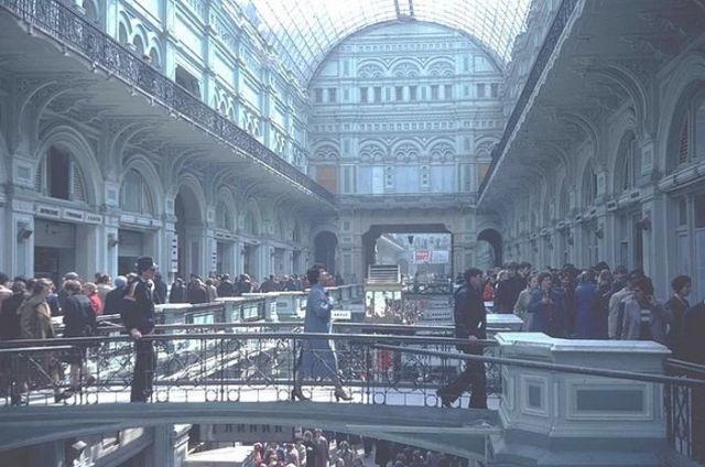 Москва в преддверии 1 мая 1982 года. Москва в преддверии 1 мая 1982 года.