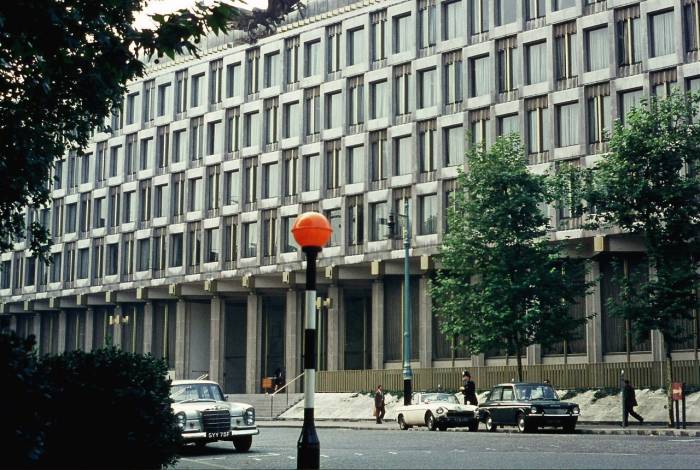 На улицах Лондона 1960-х: цветные фотографии крупнейшего мегаполиса Европы