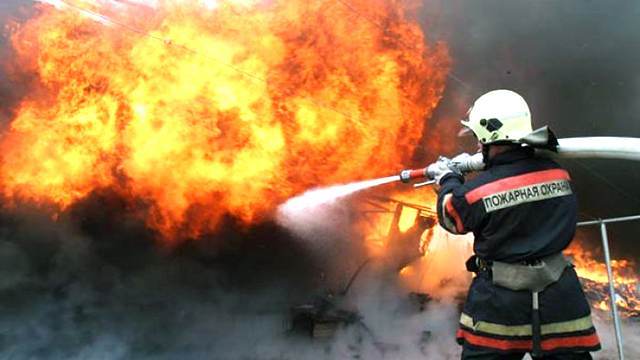 Серьезный пожар произошел на складе в Нижнем Новгороде