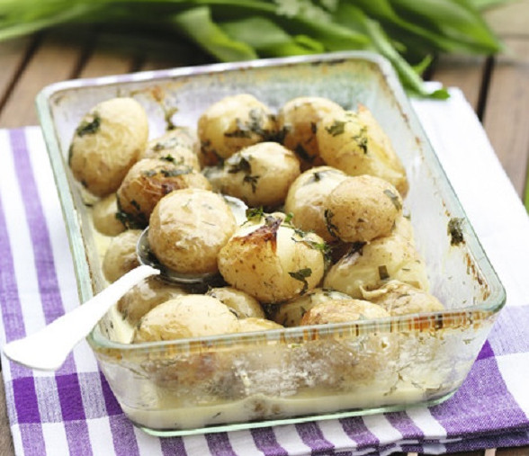 5 потрясающих способов приготовить очень вкусно молодой картофель! Хозяюшкам на заметку… 5 потрясающих способов приготовить очень вкусно молодой картофель! Хозяюшкам на заметку…